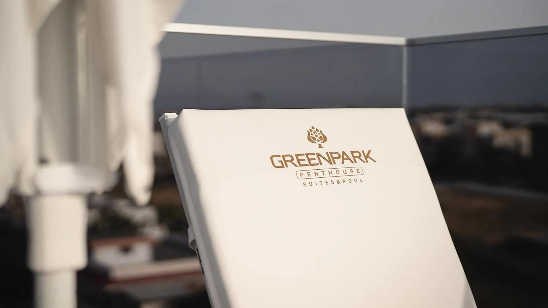 Green Park Penthouse Suite & Pool - Heated Pool - Bari