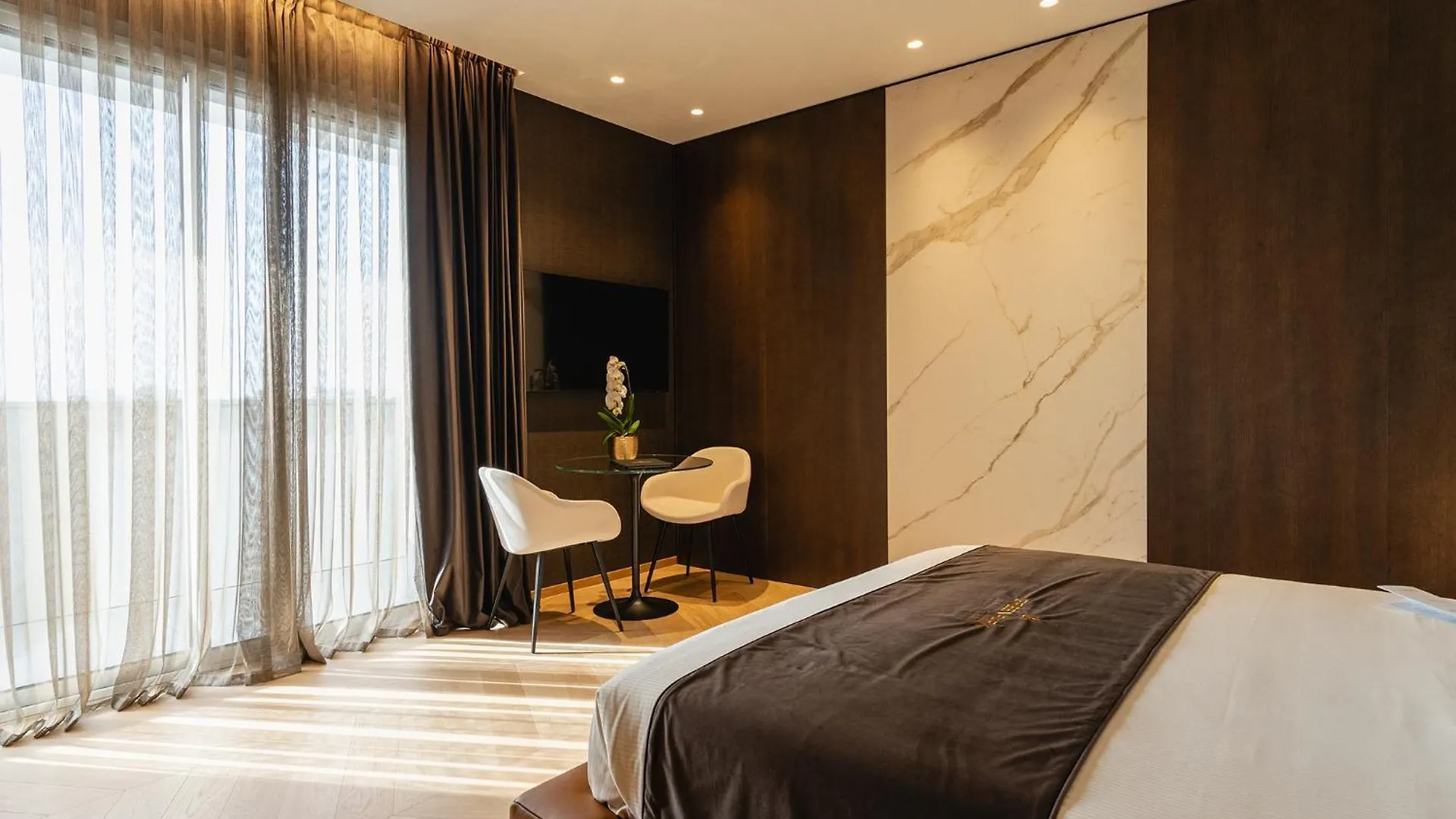 Green Park Penthouse Suite & Pool - Heated Pool - Bari Bed & Breakfast