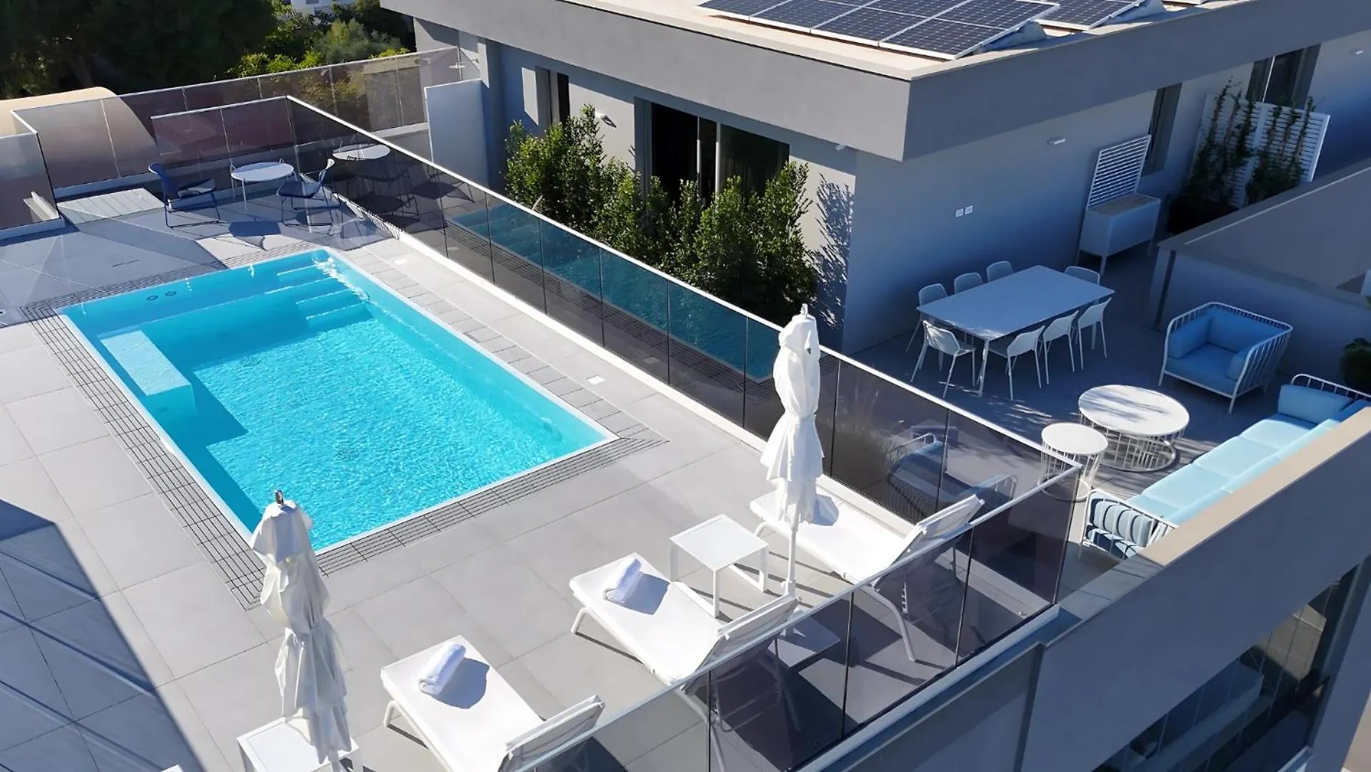 Green Park Penthouse Suite & Pool - Heated Pool - Bari Bed & Breakfast