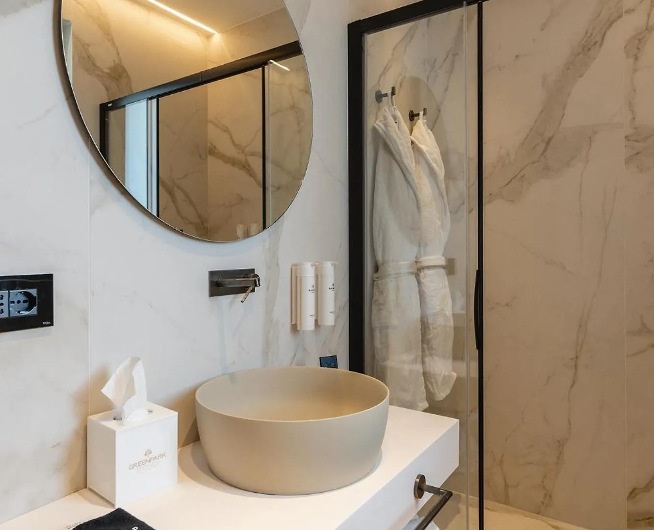 Green Park Penthouse Suite & Pool - Heated Pool - Bari Bed & Breakfast