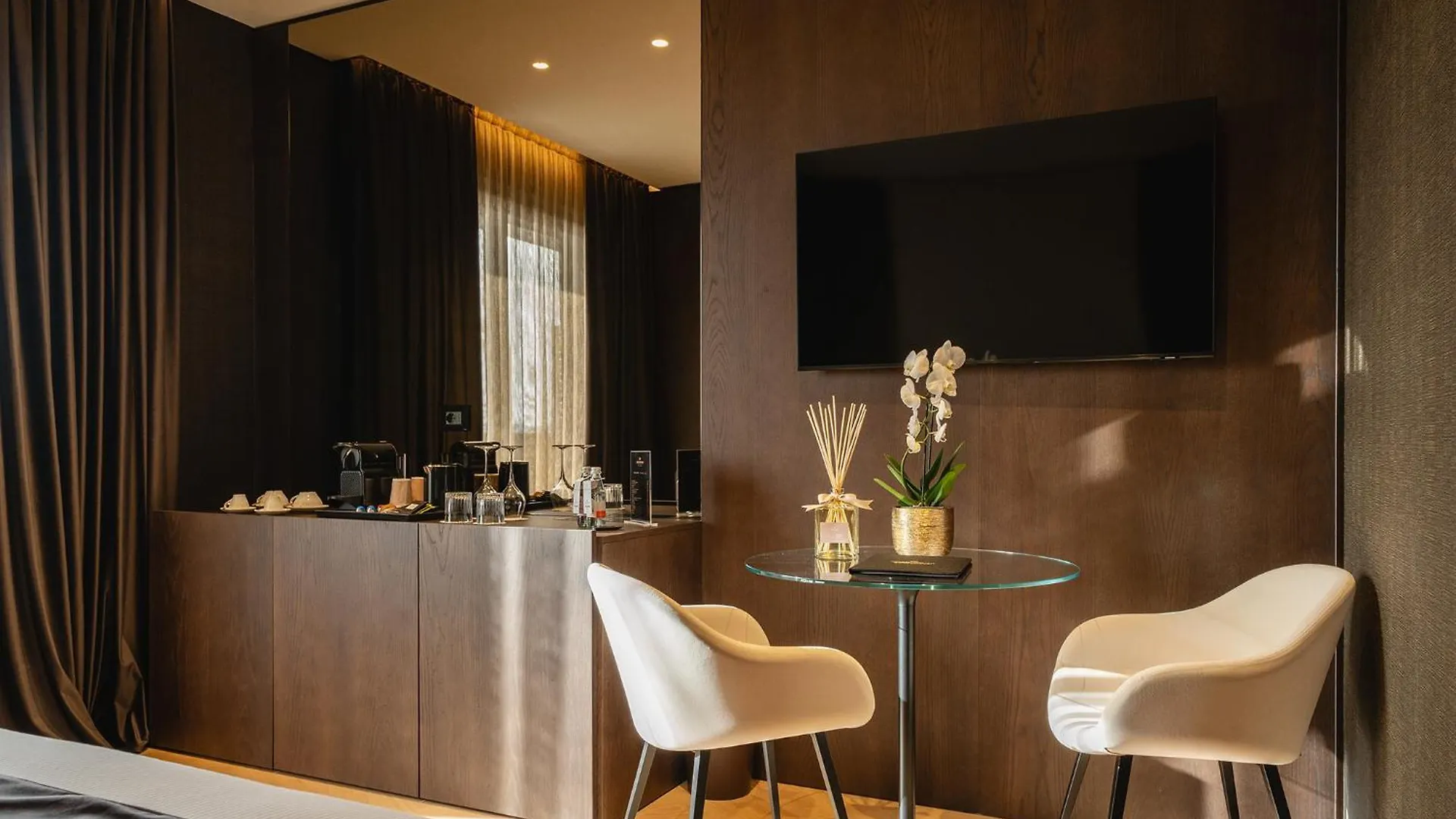 Green Park Penthouse Suite & Pool - Heated Pool - Bari 0*,  Italy