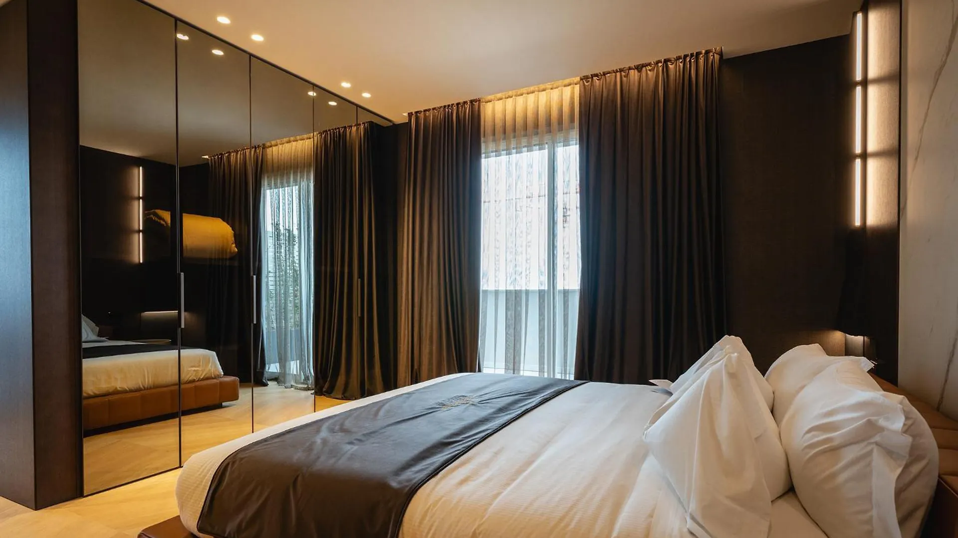 Green Park Penthouse Suite & Pool - Heated Pool - Bari Bed & Breakfast