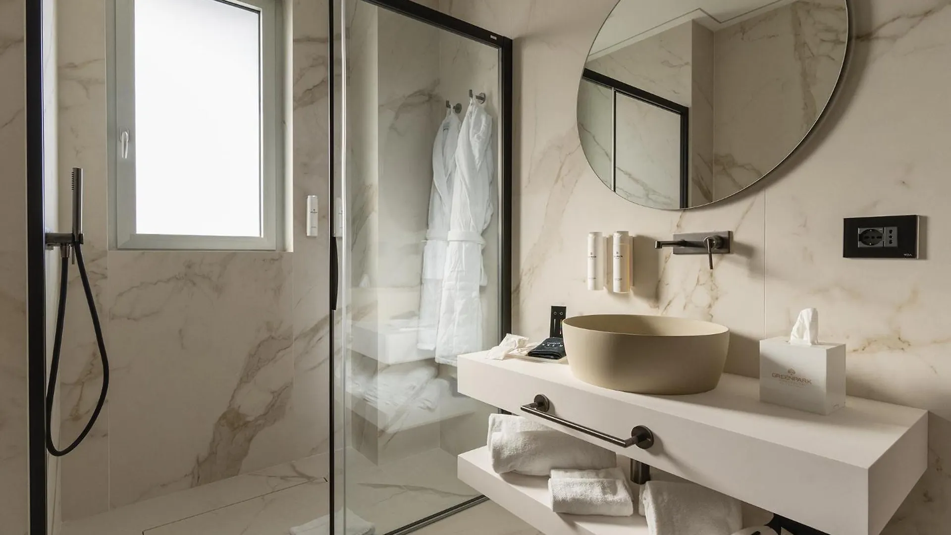 Green Park Penthouse Suite & Pool - Heated Pool - Bari Bed & Breakfast