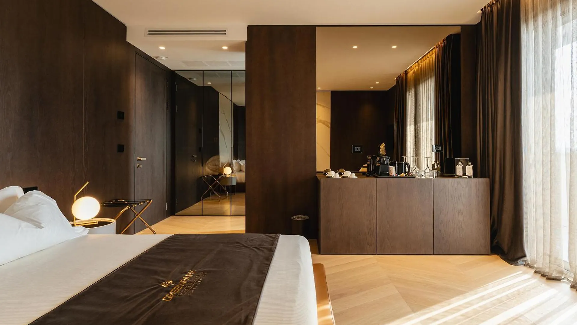 Green Park Penthouse Suite & Pool - Heated Pool - Bari Bed & Breakfast