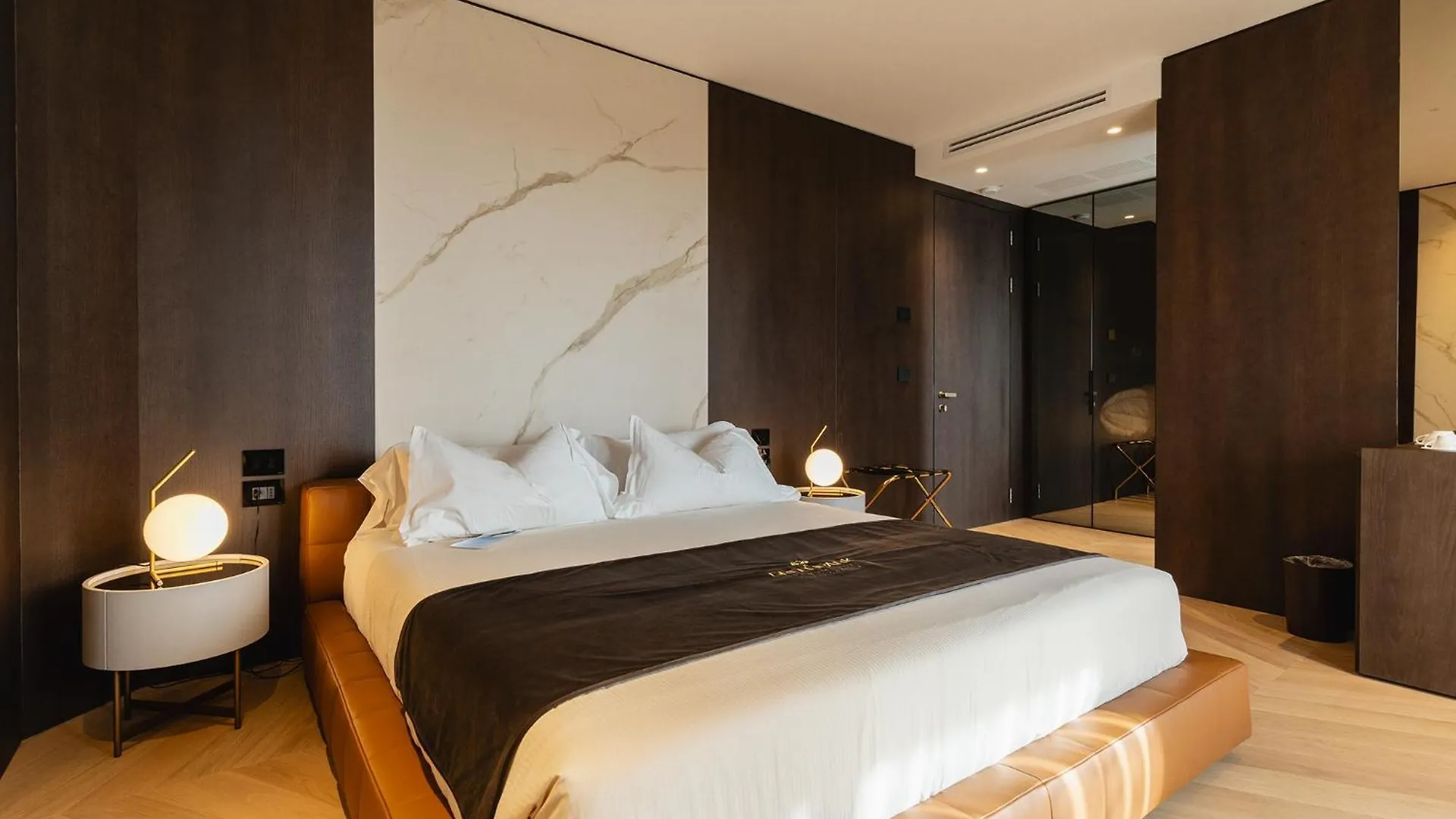 Green Park Penthouse Suite & Pool - Heated Pool - Bari Bed & Breakfast