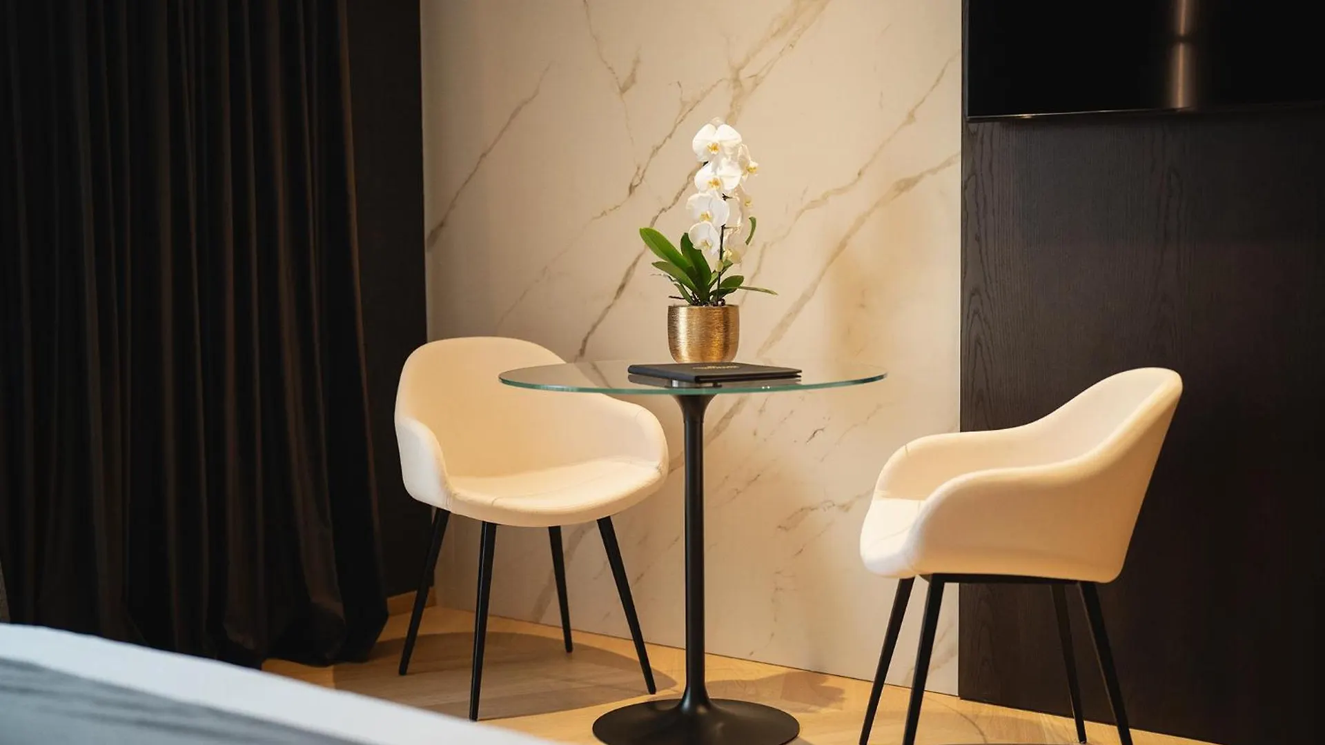 Green Park Penthouse Suite & Pool - Heated Pool - Bari