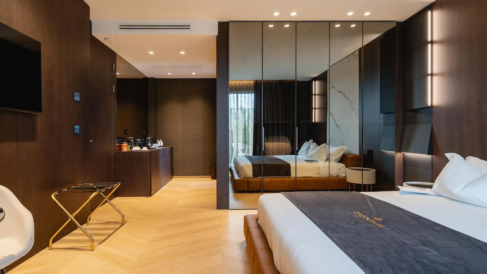 Green Park Penthouse Suite & Pool - Heated Pool - Bari 0*,  Italy