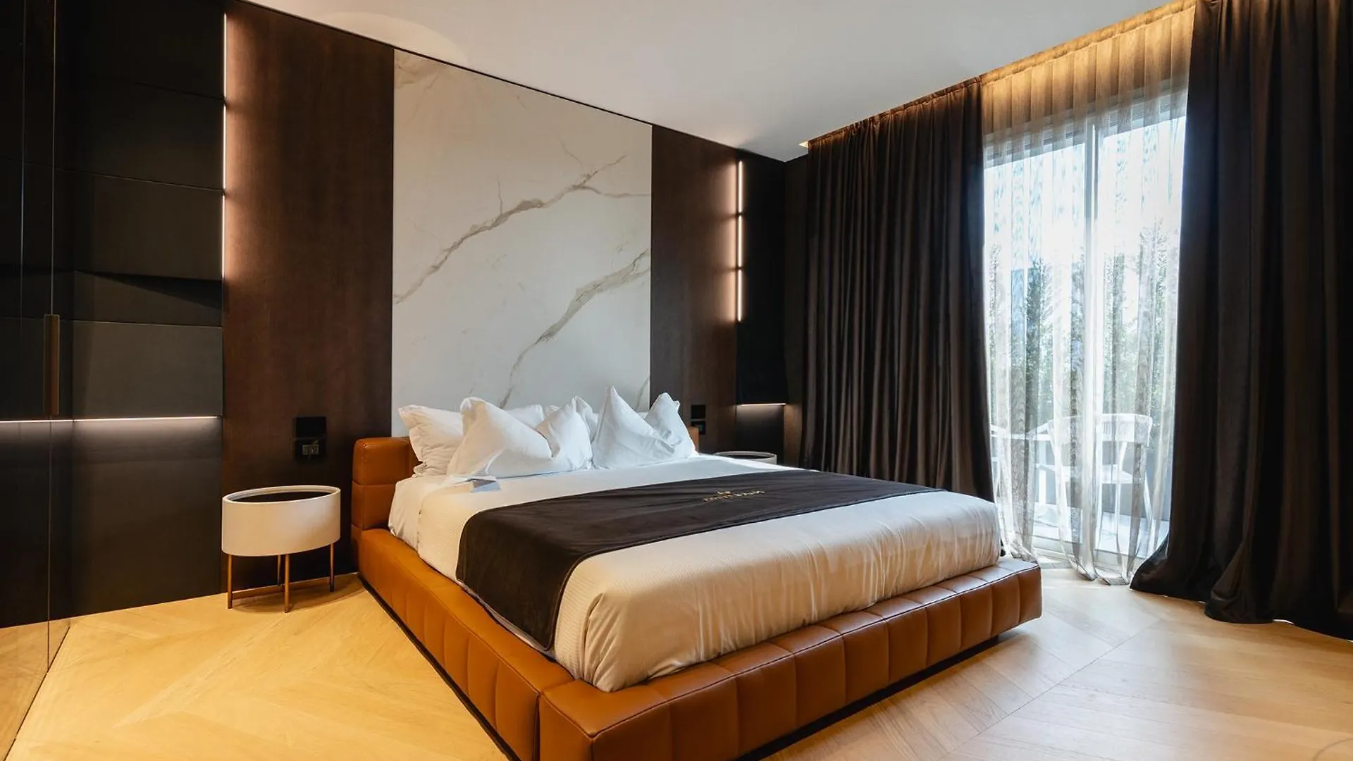 Green Park Penthouse Suite & Pool - Heated Pool - Bari 0*,